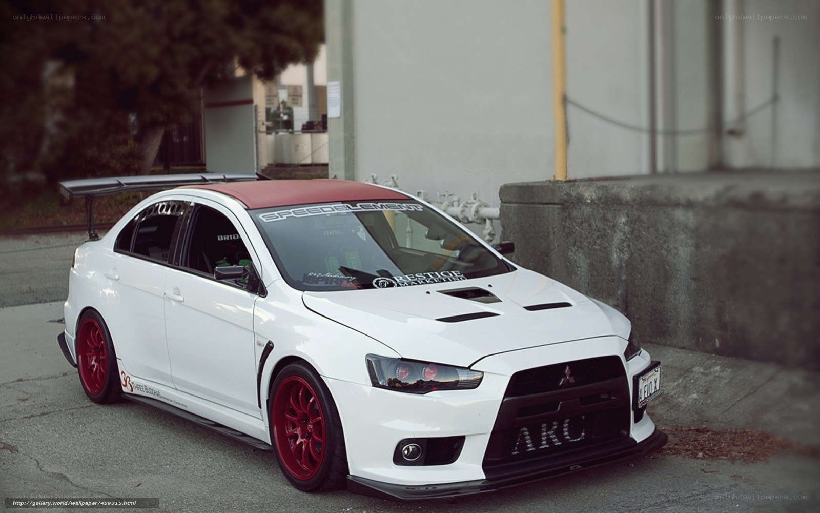 white mitsubishi lancer evolution