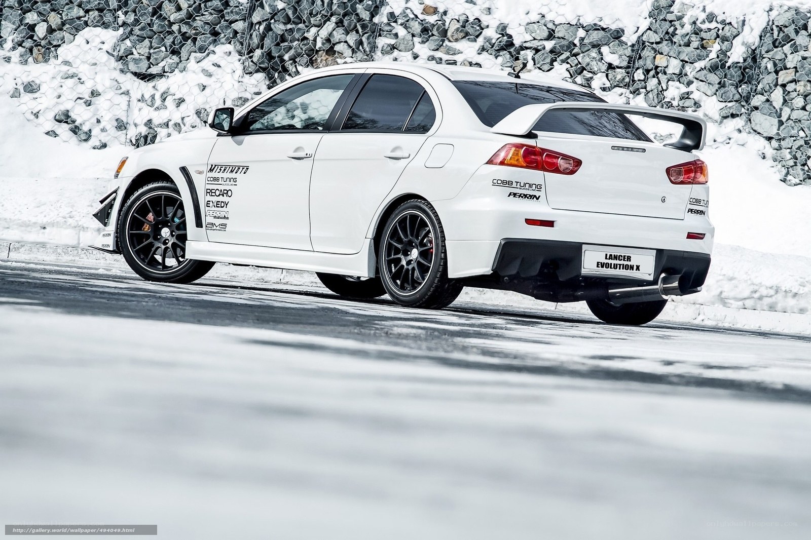 White Mitsubishi Lancer Evolution X