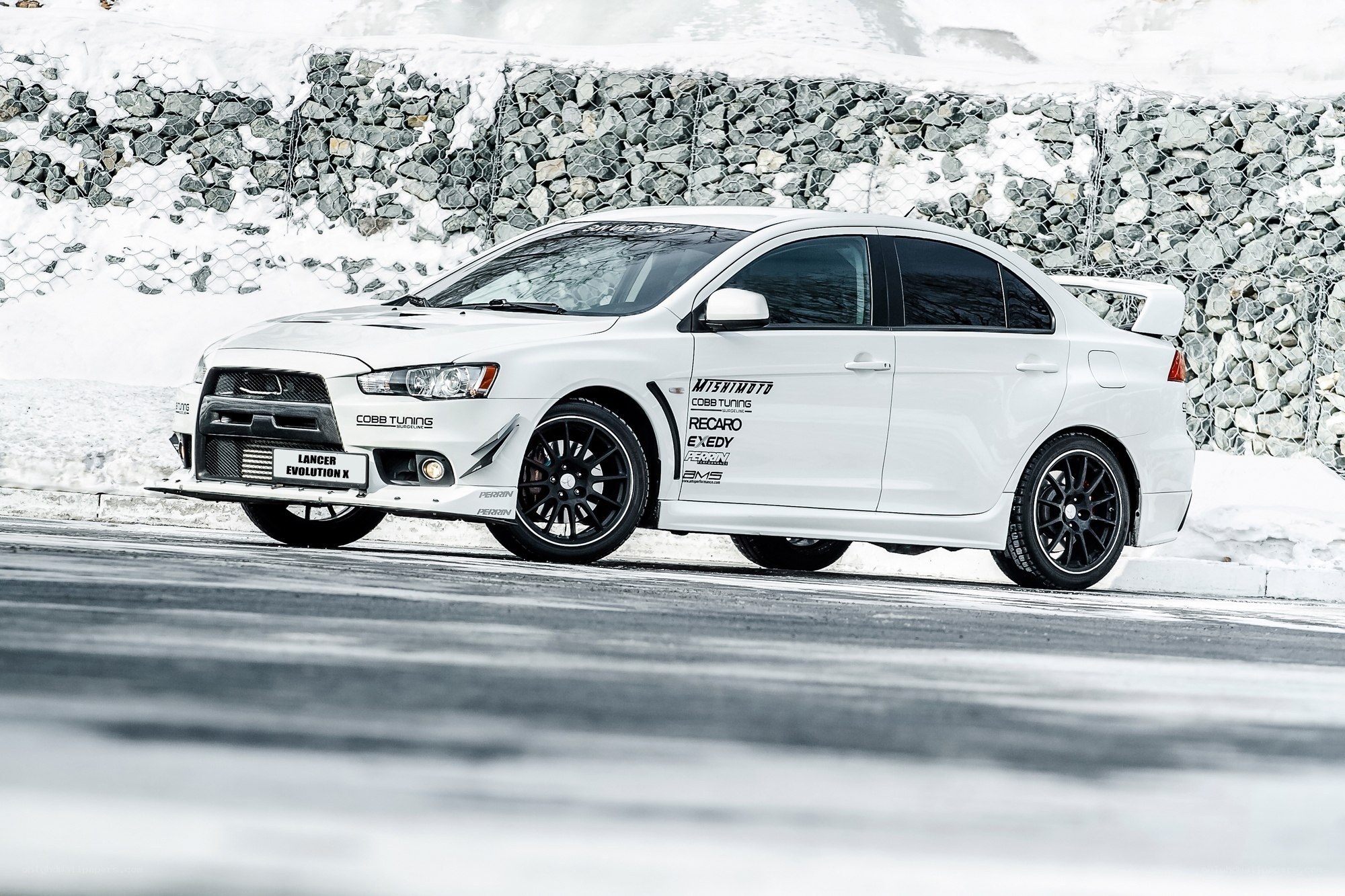 White Mitsubishi Lancer Evolution X