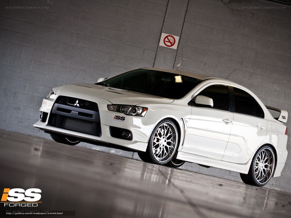 white mitsubishi lancer evolution