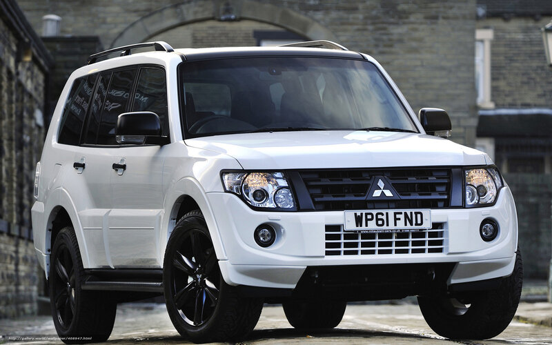 white mitsubishi suv