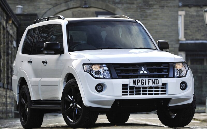 White Mitsubishi Suv — Neutral