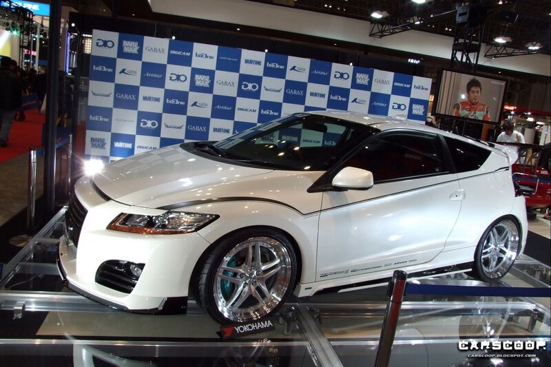 White Modified Car — Neutral