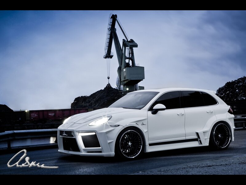 White modified Porsche Cayenne