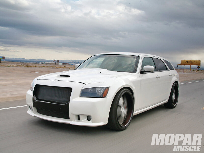 White Modified Sedan — Dynamic