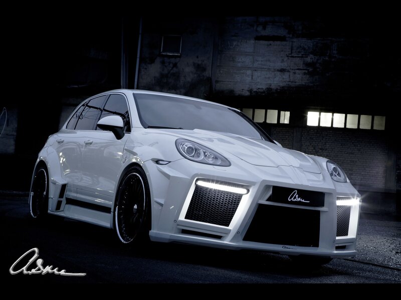 white modified sports utility vehicle