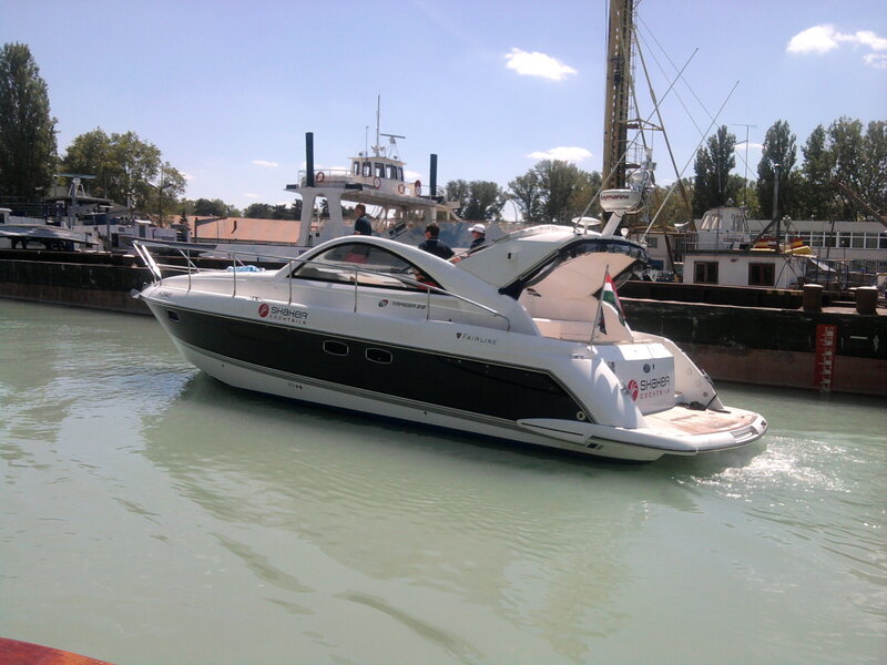 White Motor Yacht — Calm