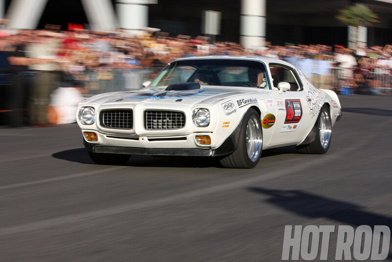 White Muscle Car — Dynamic, Afternoon, Photograph, Crowd