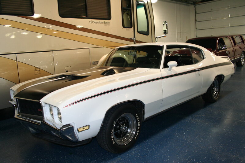 White Muscle Car — Neutral, Photograph, Rv