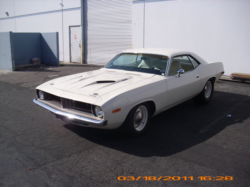 White Muscle Car — Neutral