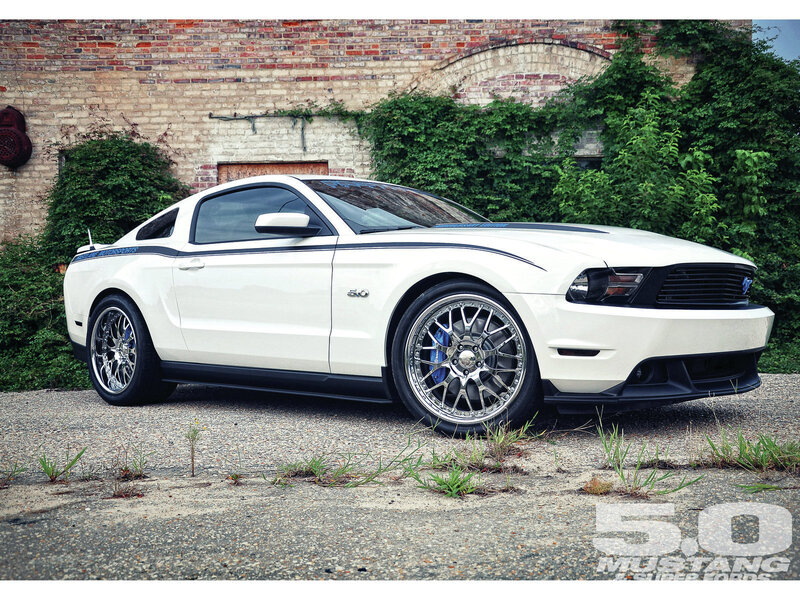 White Mustang Car — Urban