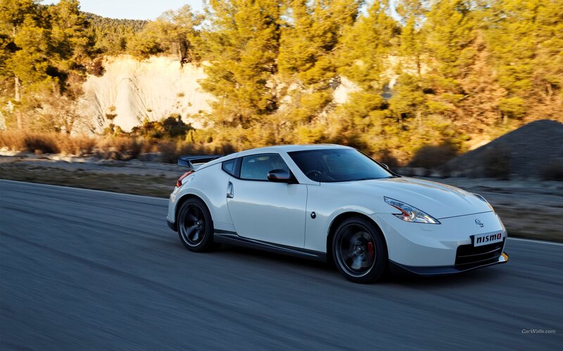 white nismo z car on road