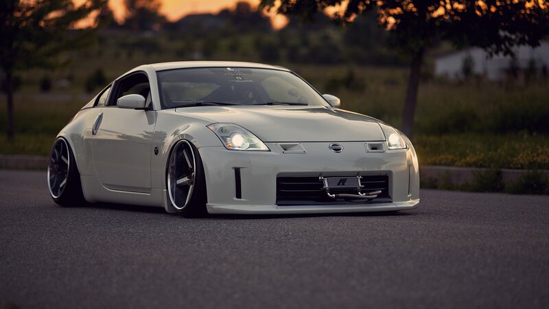 white nissan 350z at sunset