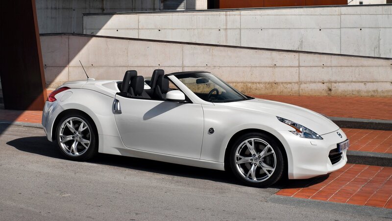 white nissan 370z convertible