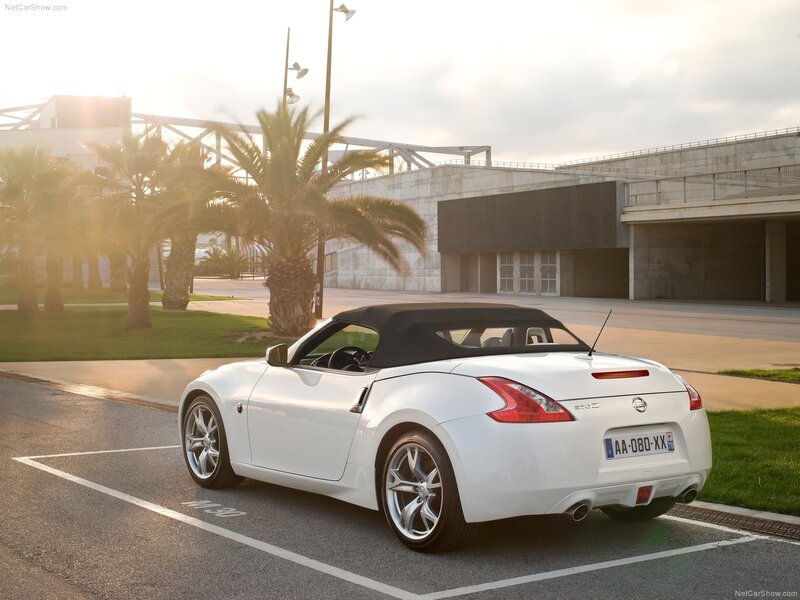 white nissan 370z convertible