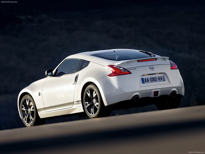 White Nissan 370Z GT Edition