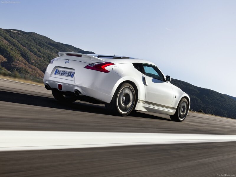 White Nissan 370Z in motion
