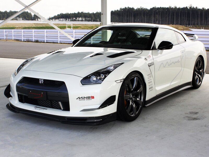 White Nissan GT-R — Calm, Afternoon, Photograph