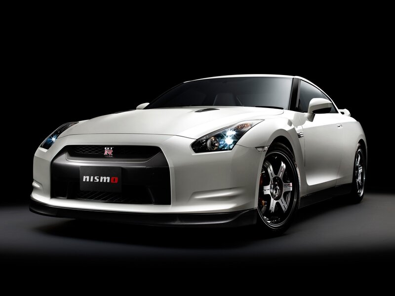White Nissan GT-R Nismo