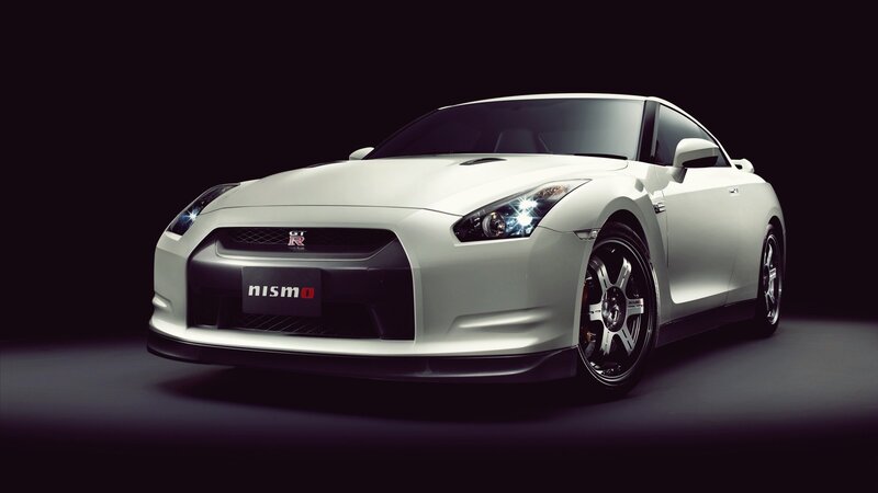 White Nissan GT-R Nismo