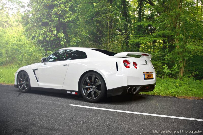 White Nissan GT-R Nismo