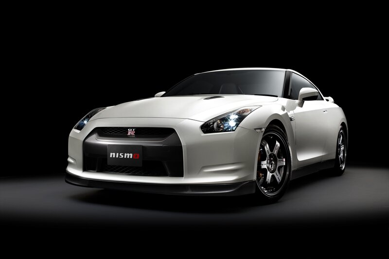 White Nissan GT-R Nismo