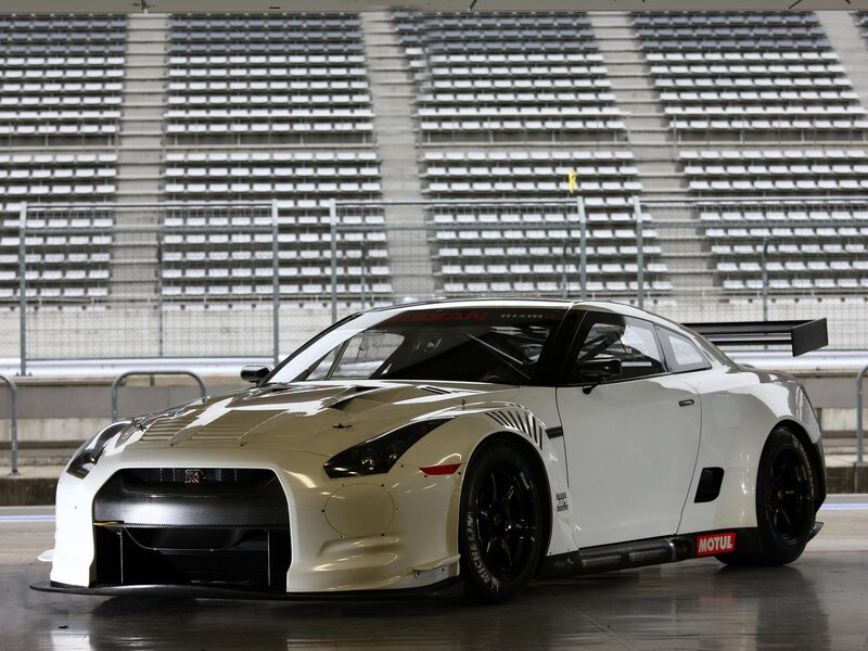 White Nissan GT-R race car