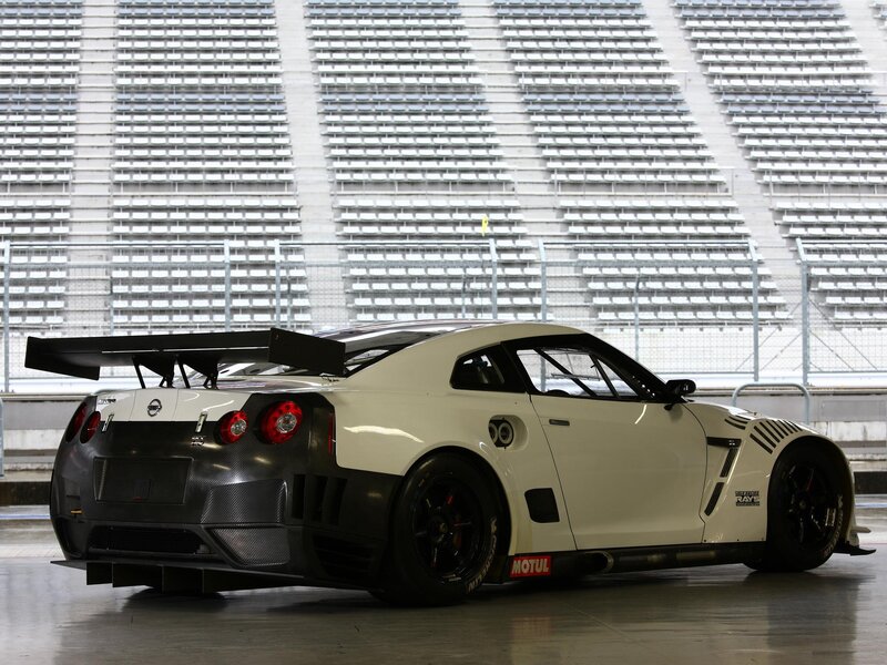 White Nissan GT-R race car