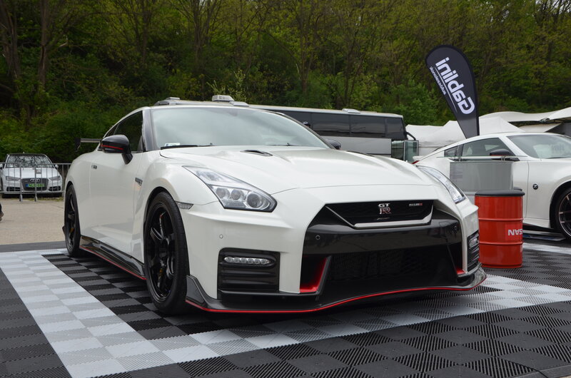 White Nissan Gt-r — Showcase