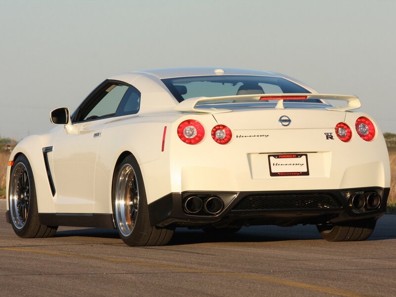 white nissan gt-r sports car