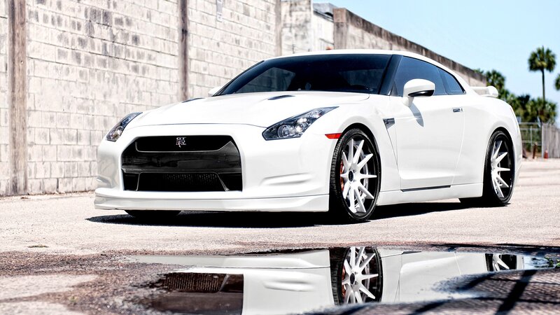 white nissan gt-r sports car