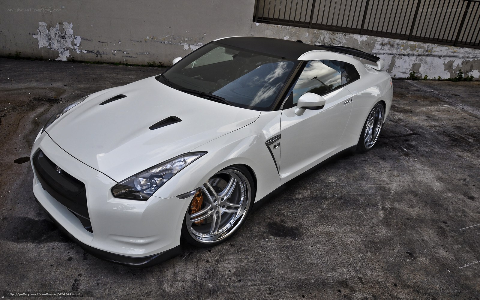white nissan gt-r sports car
