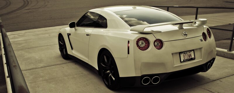 white nissan gt-r sports car