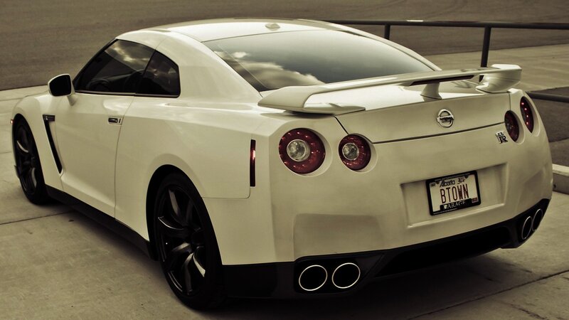 white nissan gt-r sports car