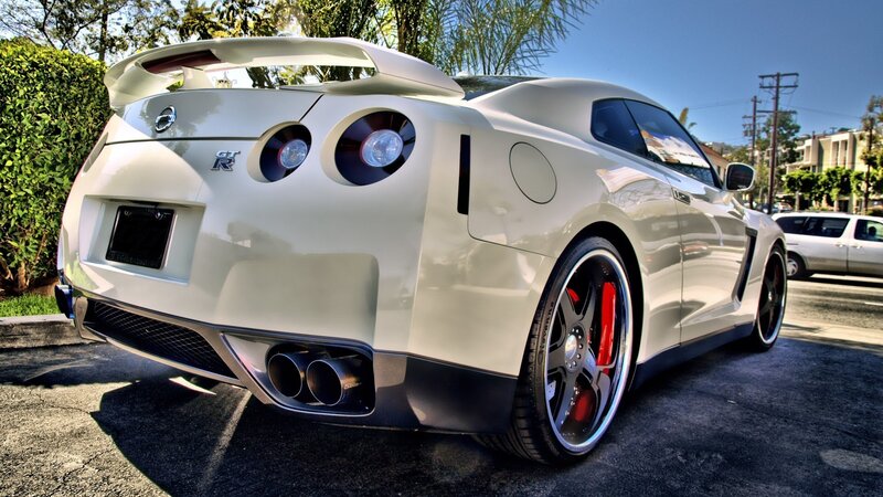 white nissan gt-r sports car