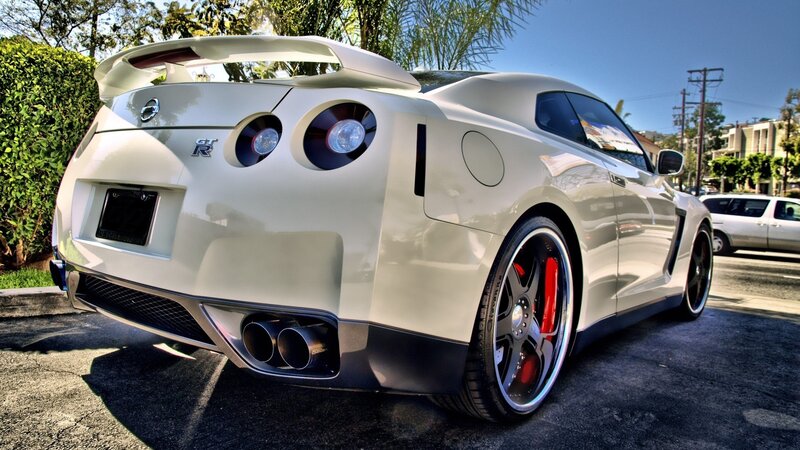 white nissan gt-r sports car