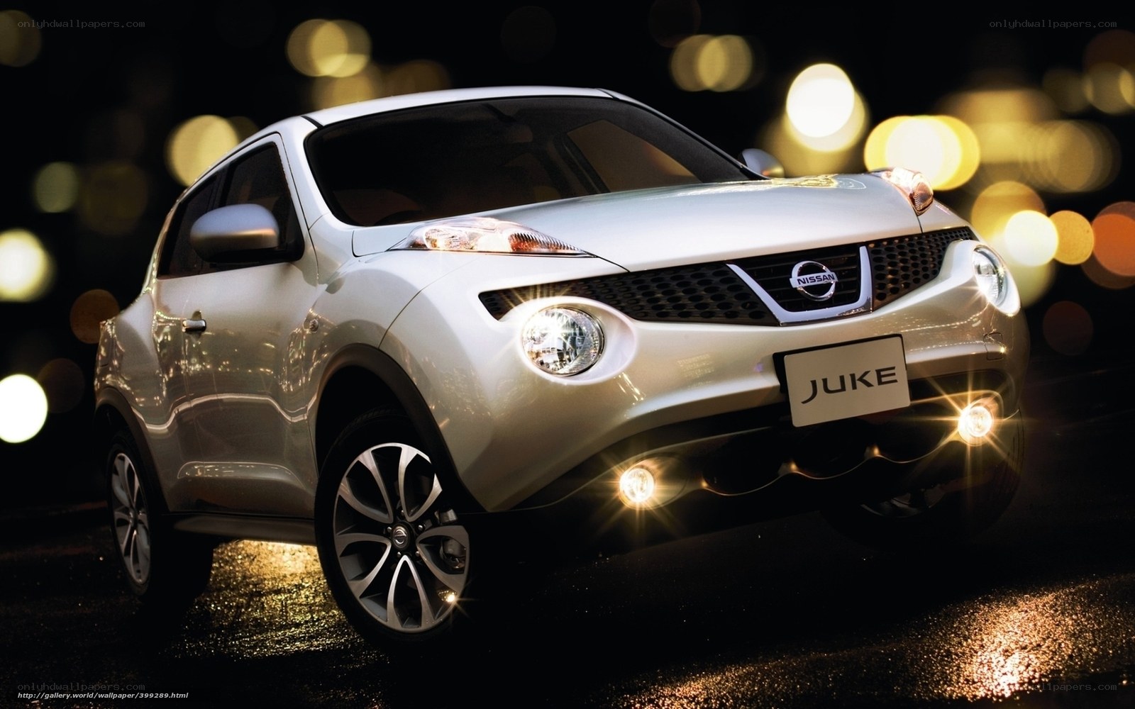 White Nissan Juke at night