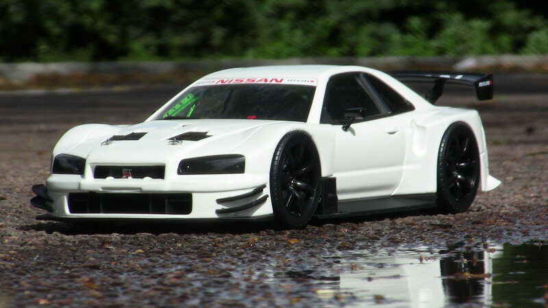white nissan race car model