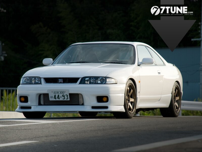 white nissan skyline gt-r