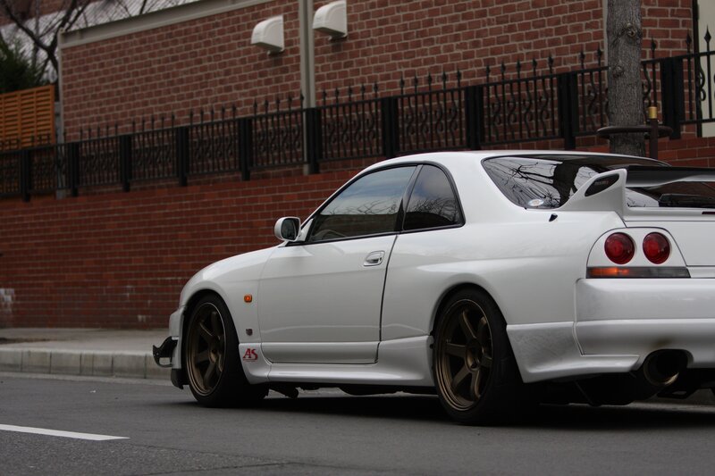 White Nissan Skyline GT-R