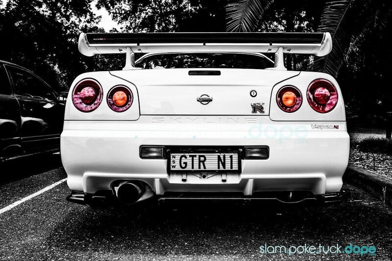 white nissan skyline gtr