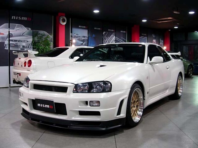 White Nissan Skyline