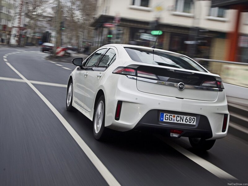 White Opel Ampera-e