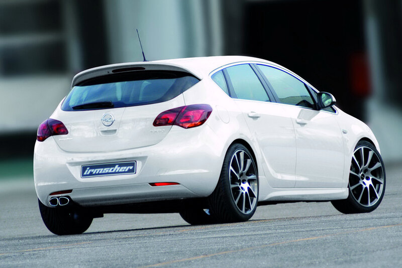 White Opel Astra Hatchback — Dynamic
