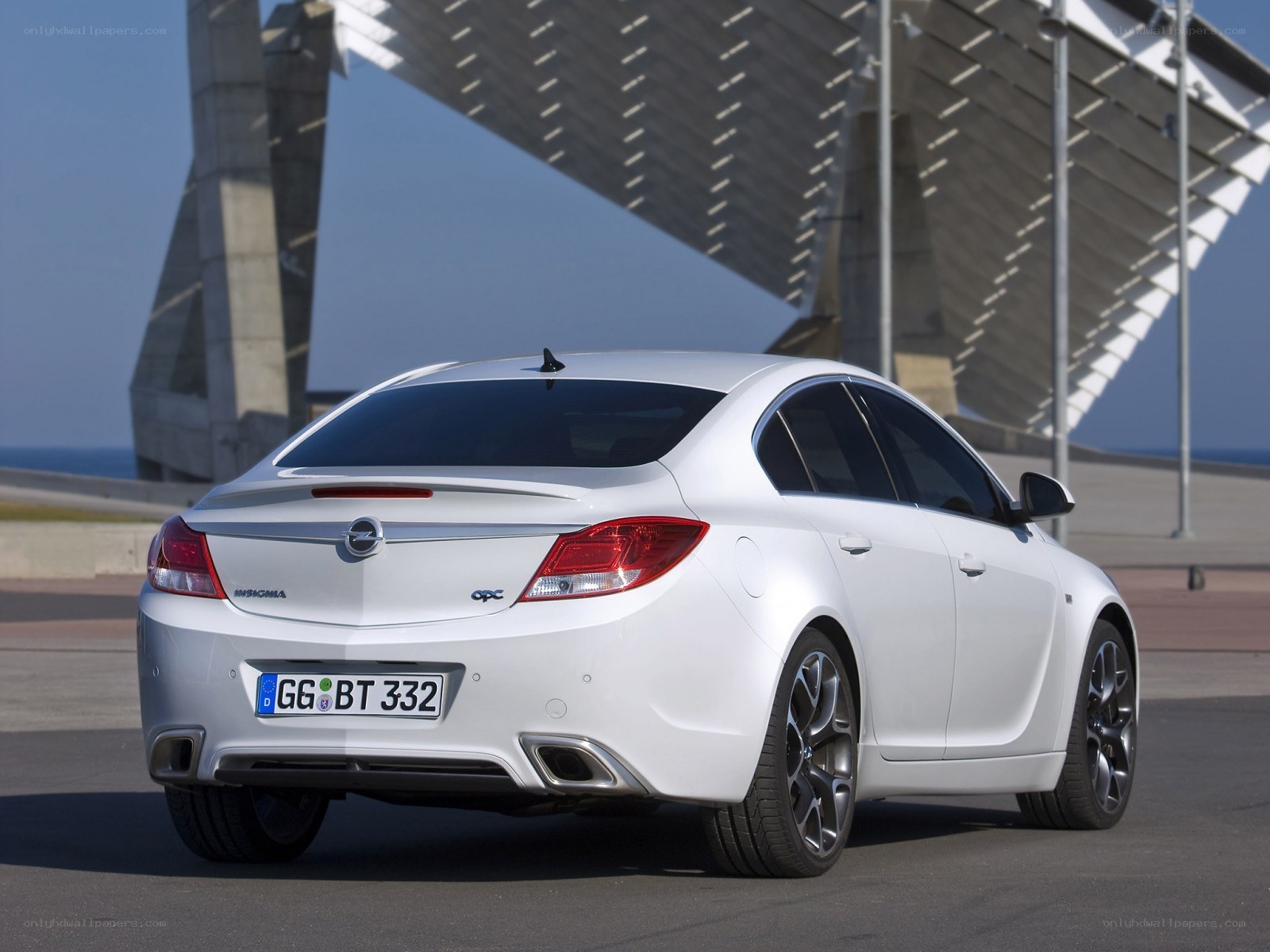 white opel insignia opc