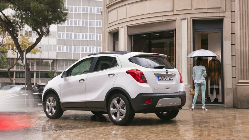 White Opel Mokka — Urban