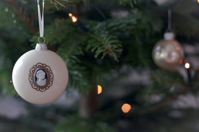 White Ornament on Tree — Green