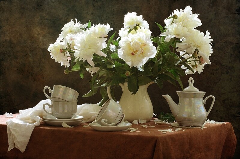 White peonies and tea set