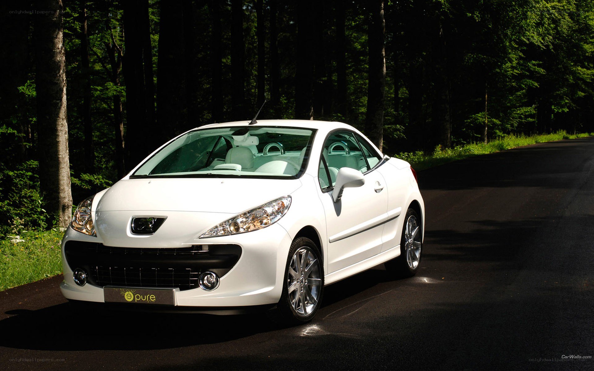 White Peugeot 207 Coupe