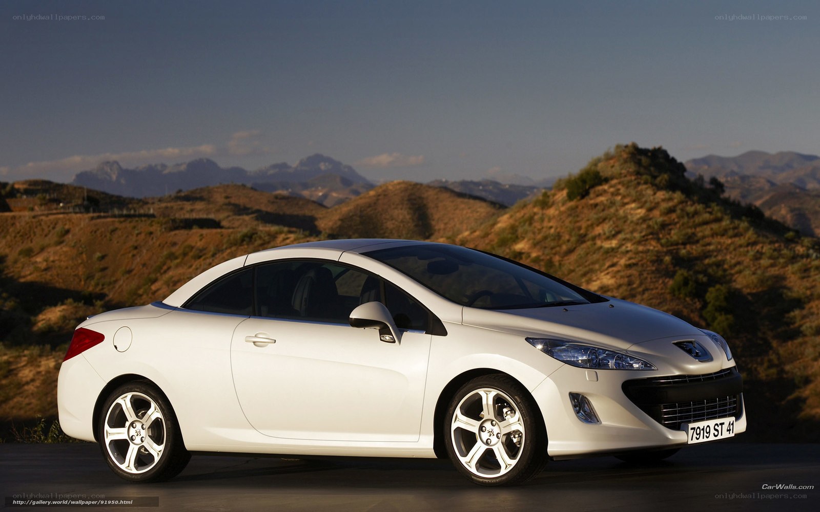 White Peugeot 308 CC